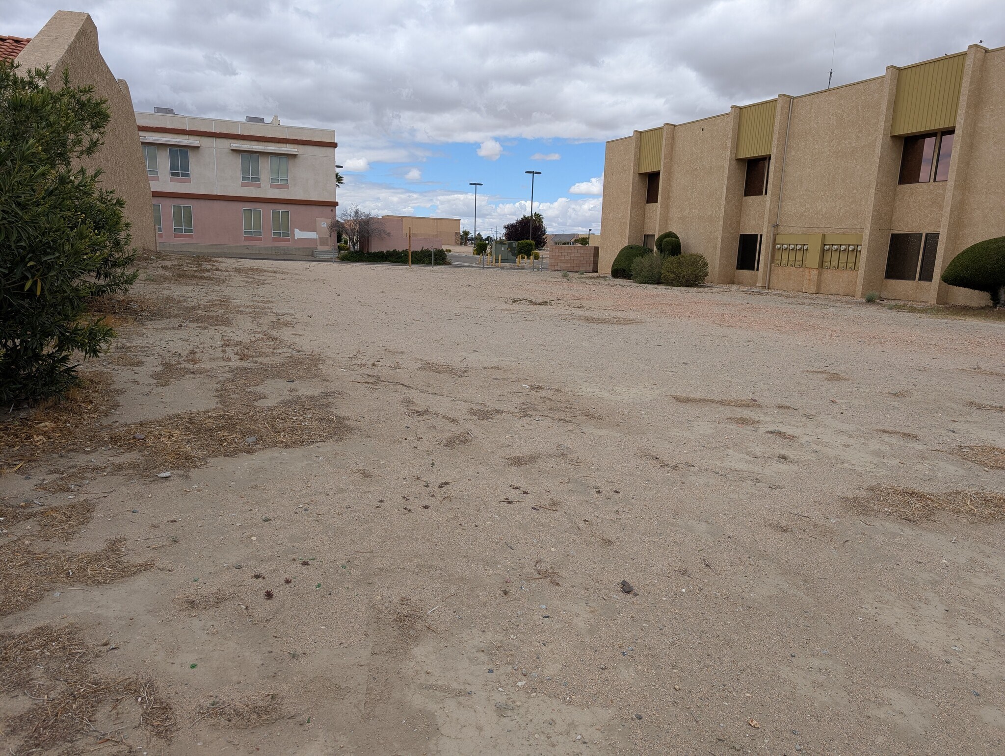 14406 Civic Dr, Victorville, CA à vendre Photo principale- Image 1 de 1