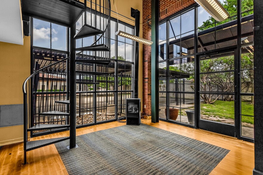 4340 N Josey Ln, Carrollton, TX à vendre - Photo intérieure - Image 3 de 9