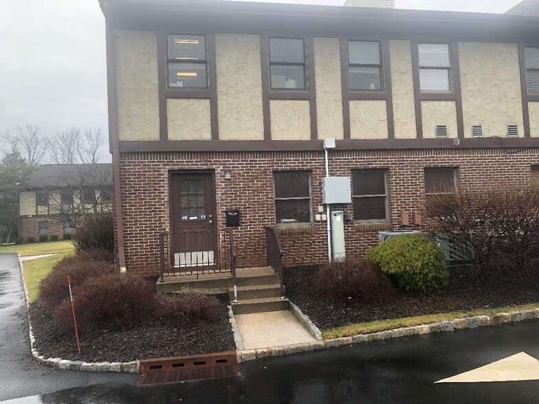 175 Fairfield Ave, West Caldwell, NJ for lease - Building Photo - Image 2 of 12