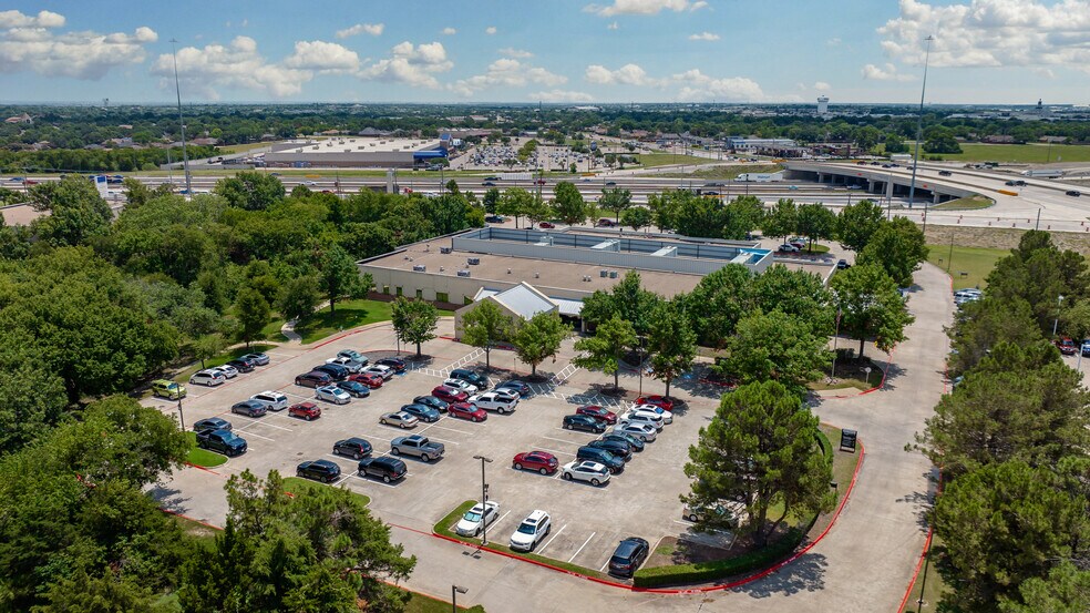 1600 Republic Pky, Mesquite, TX à louer - Photo du bâtiment - Image 3 de 40
