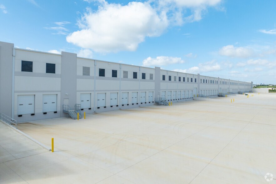 22867 IH-35, Schertz, TX à vendre - Photo du bâtiment - Image 2 de 18