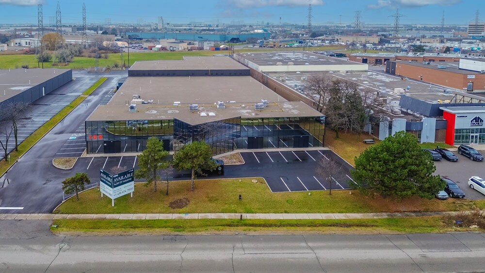 100 Ronson Dr, Toronto, ON à vendre Photo du bâtiment- Image 1 de 1