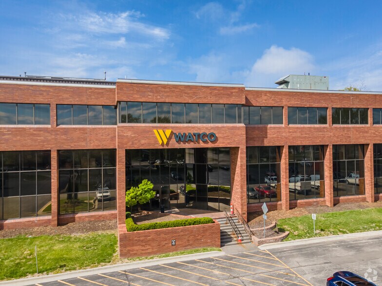 8000 W 110th St, Overland Park, KS à louer - Photo du bâtiment - Image 2 de 2