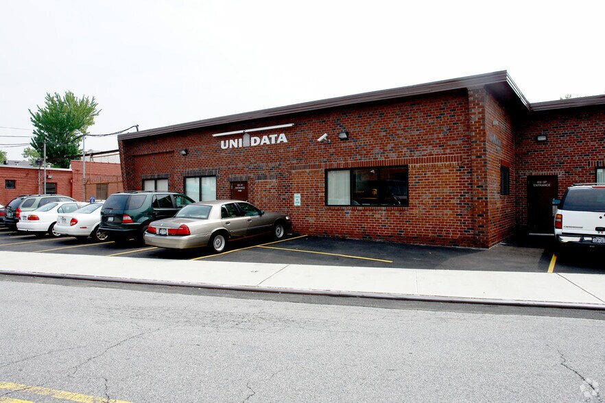 6531 Fresh Meadow Ln, Fresh Meadows, NY à vendre - Photo principale - Image 1 de 2