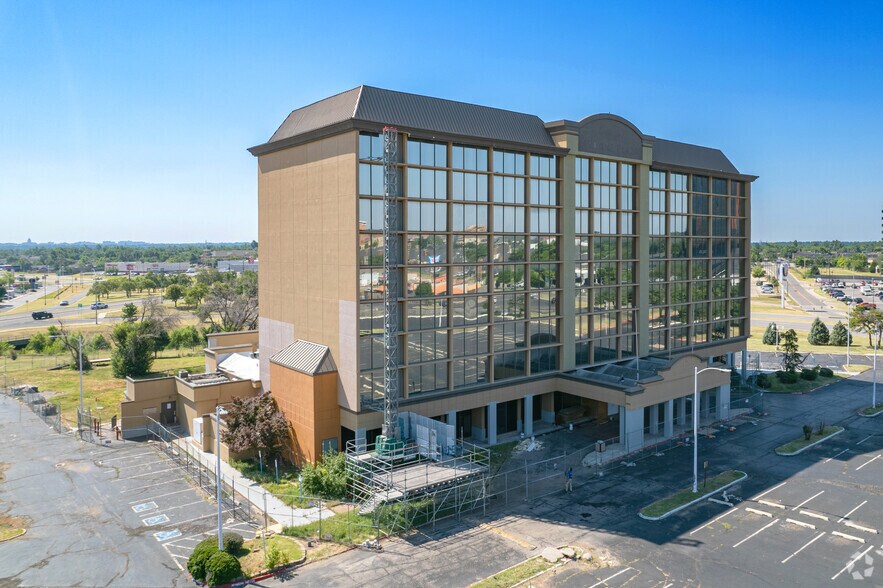 2945 Northwest Expy, Oklahoma City, OK à vendre - Photo du bâtiment - Image 2 de 5