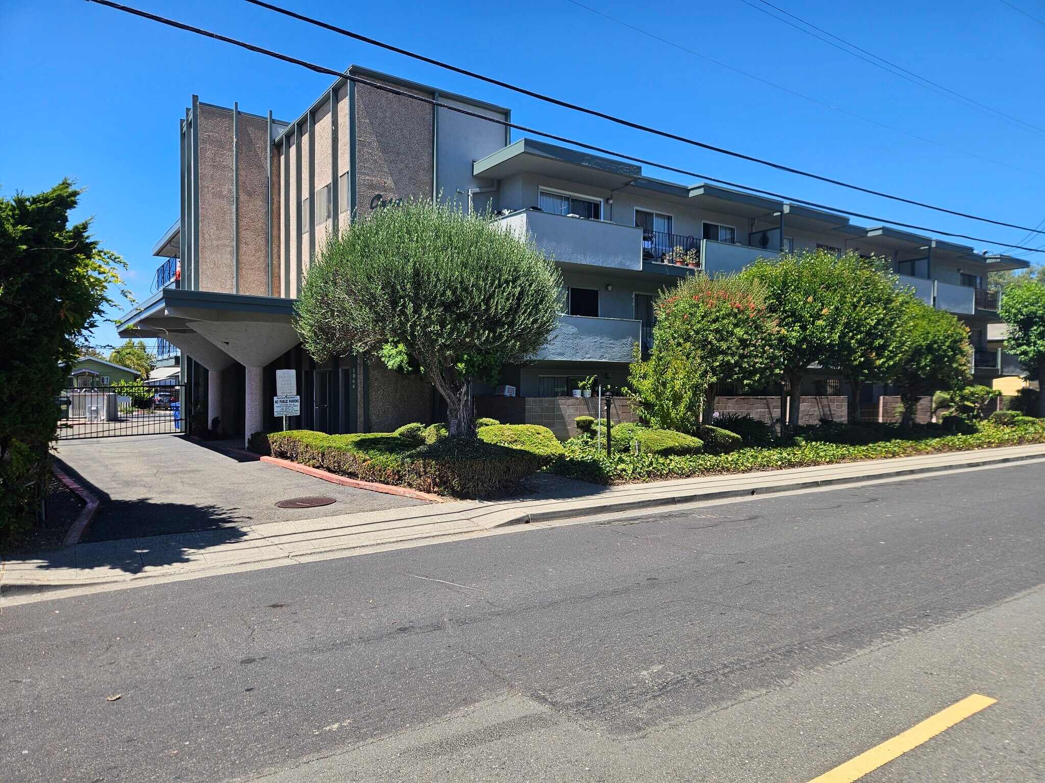 1049 Armstrong St, Hayward, CA à vendre Photo du bâtiment- Image 1 de 42