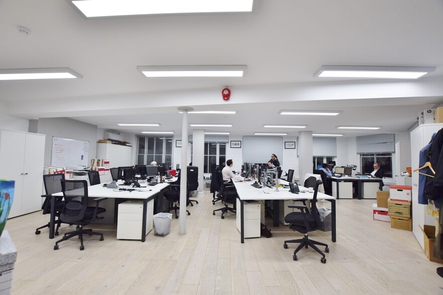 27 Phipp St, London for lease - Interior Photo - Image 3 of 13