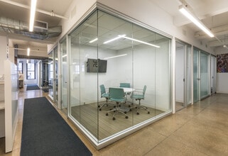 256 W 38th St, New York, NY for lease Interior Photo- Image 2 of 3