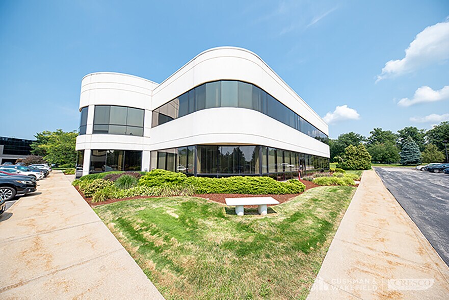 6150 Parkland Blvd, Mayfield Heights, OH à louer - Photo du bâtiment - Image 2 de 3