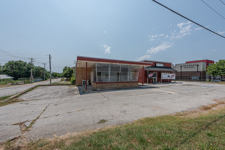1703 W Mlk Jr Blvd, Fayetteville, AR for sale - Primary Photo - Image 1 of 6