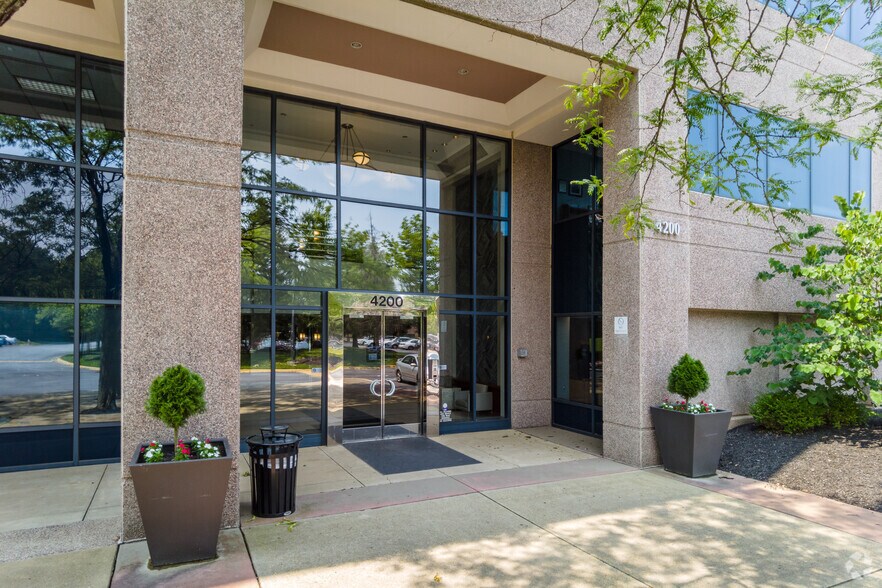 4200 Parliament Pl, Lanham, MD à louer - Photo du bâtiment - Image 3 de 11