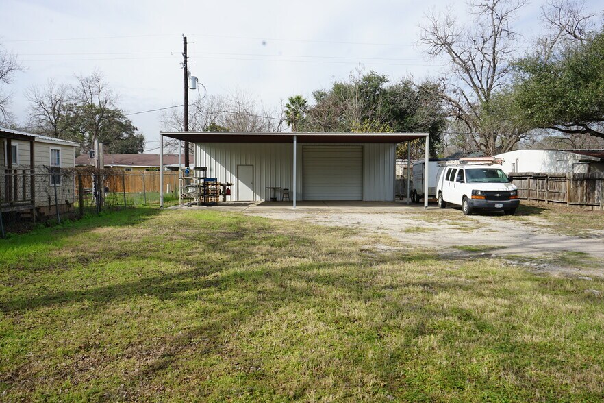 11815 Beeville Dr, Houston, TX à louer - Photo principale - Image 1 de 12