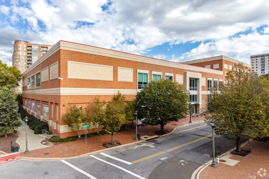 8045 Kennett St, Silver Spring, MD à louer - Photo du bâtiment - Image 1 de 9