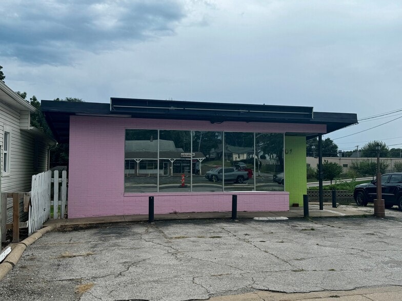 301 E 23rd St S, Independence, MO for sale - Building Photo - Image 3 of 10