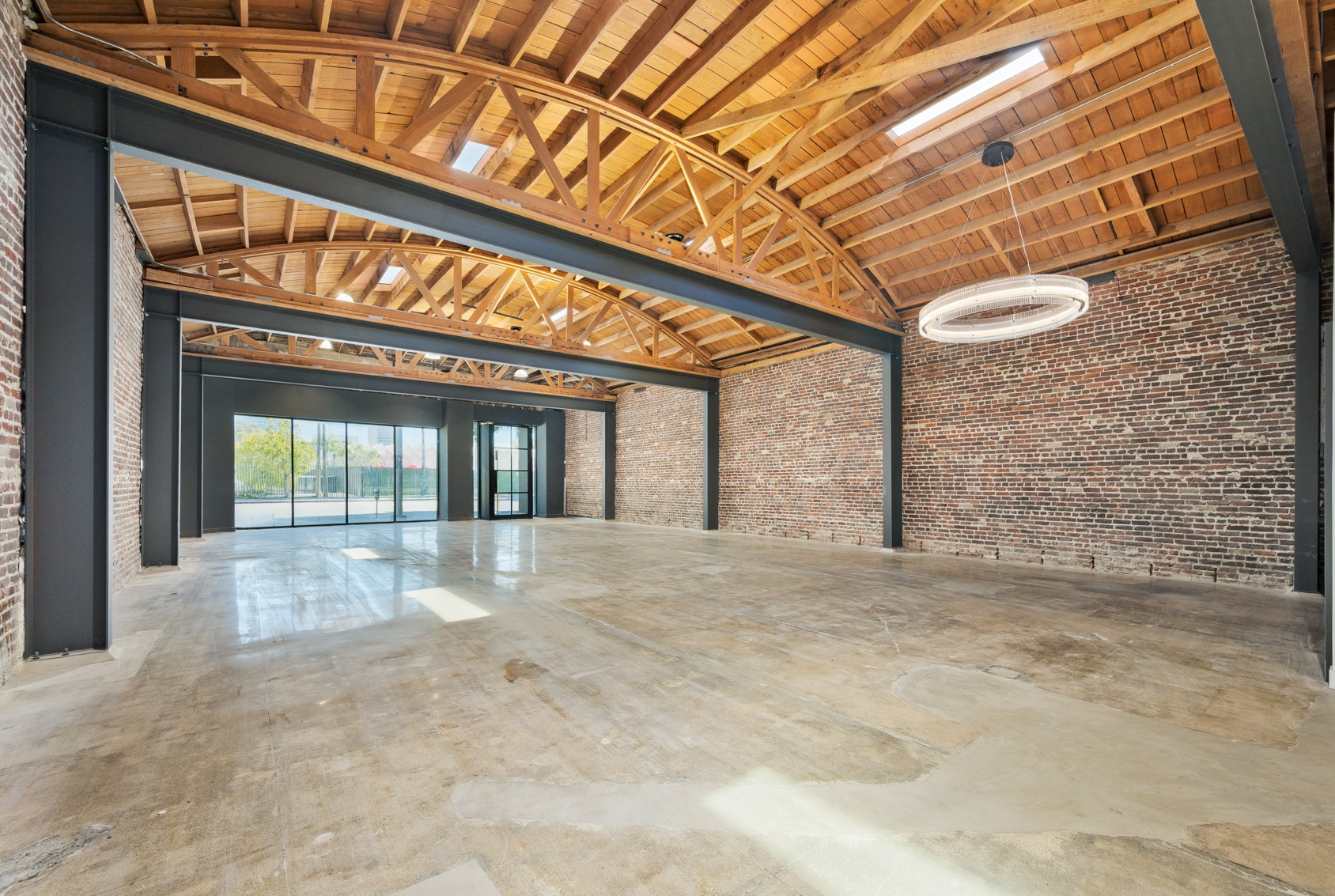 601 S Fairfax Ave, Los Angeles, CA for lease Interior Photo- Image 1 of 3