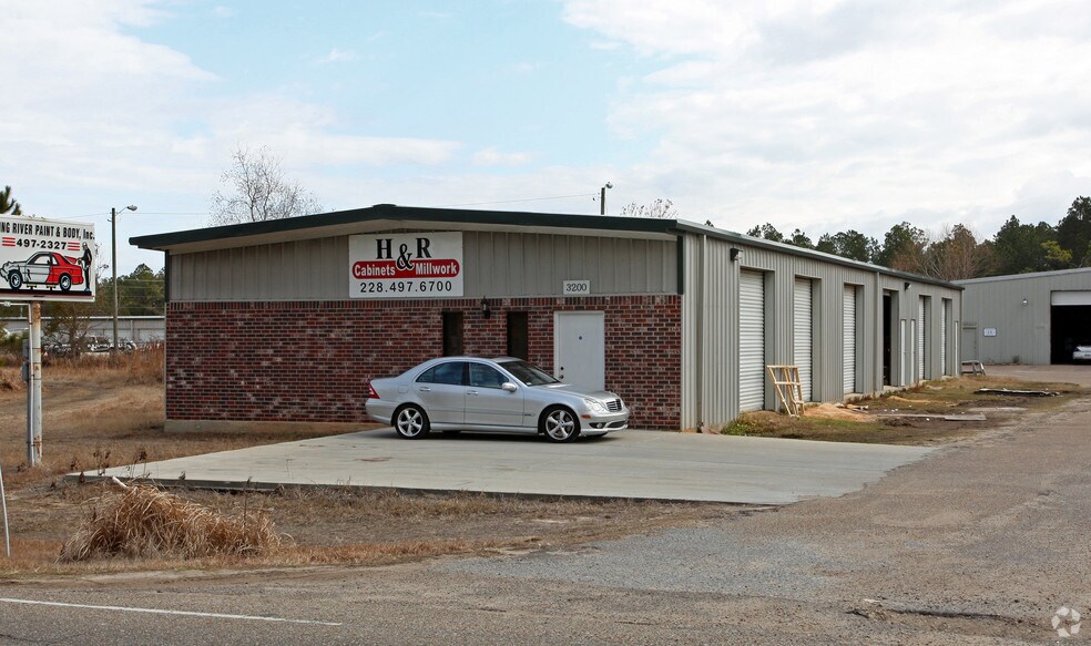 3200 Dolphin Dr, Gautier, MS for sale - Primary Photo - Image 1 of 11