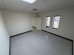 9901-9927 Harwin Dr, Houston, TX for lease Interior Photo- Image 2 of 2