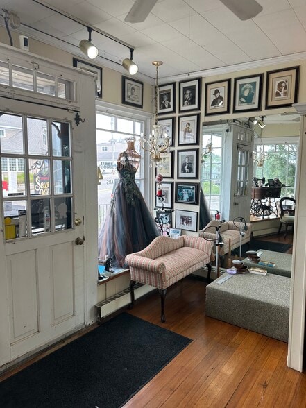 705 Main St, Hyannis, MA à vendre - Hall d’entrée - Image 3 de 18