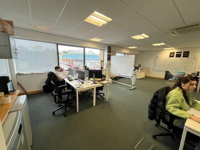 4-6 Porters Wood, St Albans for sale - Interior Photo - Image 2 of 4