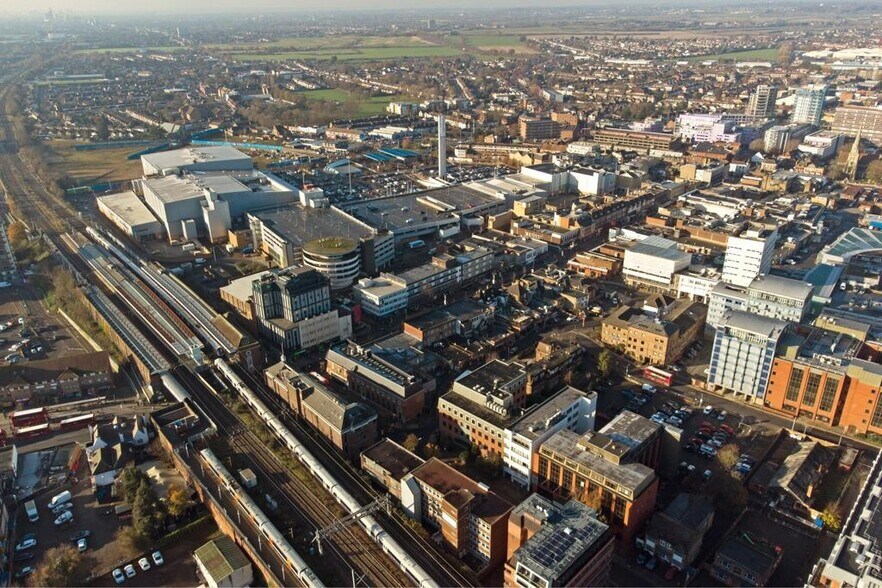 7 Eastern Rd, Romford à vendre - Photo du bâtiment - Image 3 de 5