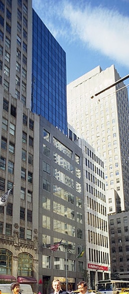 590 Fifth Ave, New York, NY à louer - Photo du bâtiment - Image 2 de 14