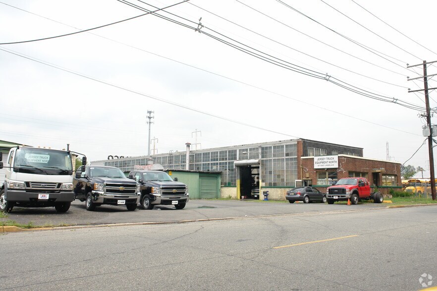 827 E Linden Ave, Linden, NJ à louer - Photo principale - Image 1 de 2