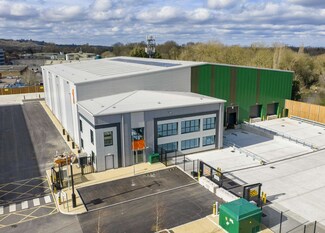 Plus de détails pour The Causeway, Staines - Industriel à louer