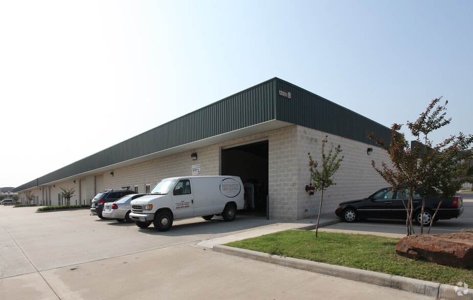 12551 Steeple Way Blvd, Houston, TX à louer - Photo principale - Image 2 de 4