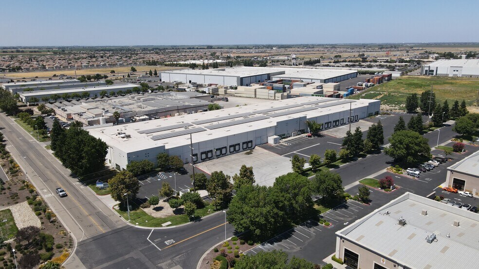 17995 Murphy Pky, Lathrop, CA à louer - Photo du bâtiment - Image 2 de 5