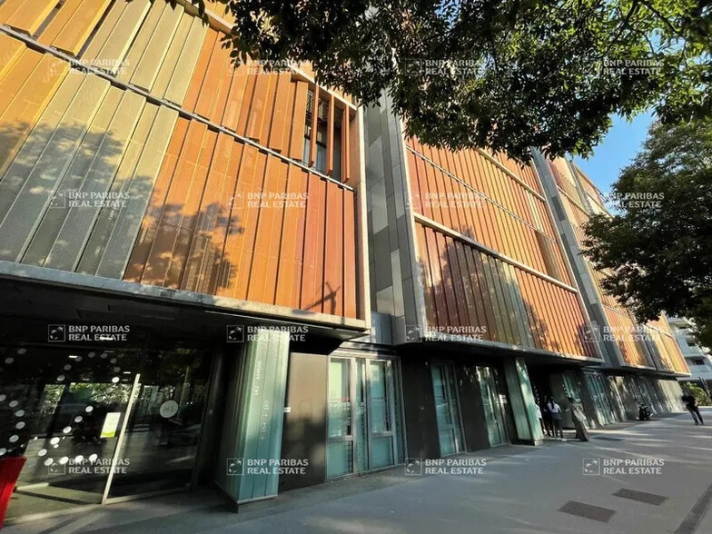 Office in Lyon for lease - Building Photo - Image 2 of 13