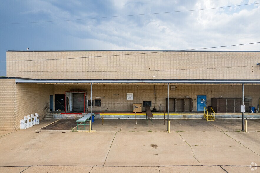 1301 Lamar St, Wichita Falls, TX à louer - Photo du bâtiment - Image 3 de 19