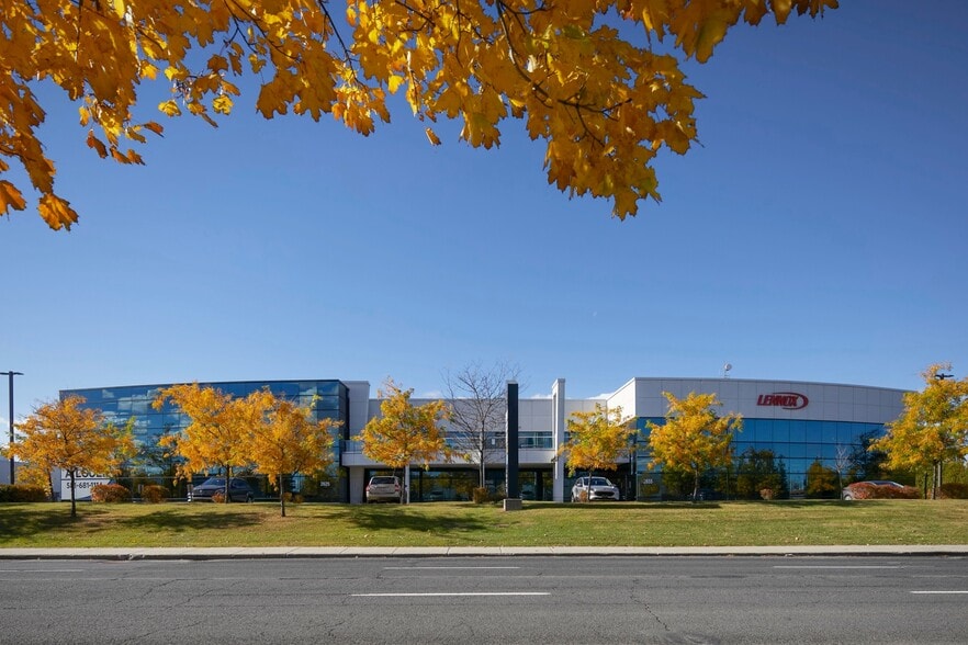 2625-2655 Boul Jacques-Cartier E, Longueuil, QC à louer - Photo du bâtiment - Image 2 de 10