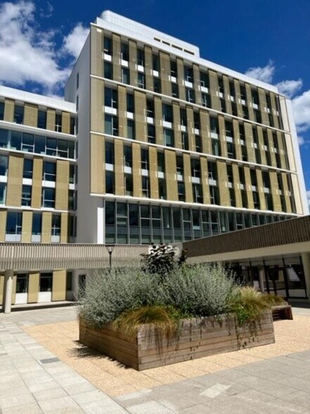 3 Avenue Du Centre, Guyancourt à louer - Photo du bâtiment - Image 2 de 9