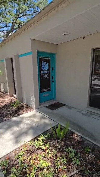 330 W Bearss Ave, Tampa, FL à louer - Vidéo sur l’inscription commerciale - Image 2 de 7