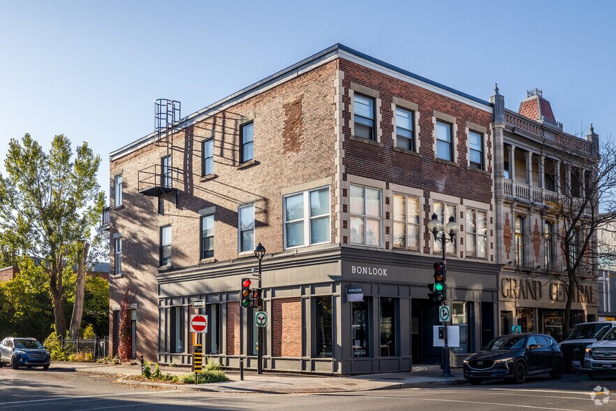 2440-2444 Rue Notre-Dame O, Montréal, QC à vendre - Photo principale - Image 1 de 1