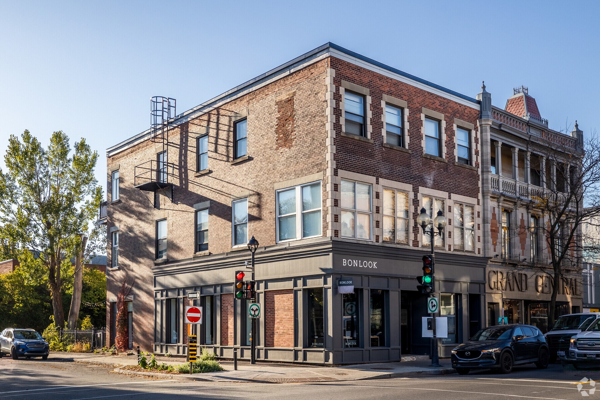 2440-2444 Rue Notre-Dame O, Montréal, QC à vendre Photo principale- Image 1 de 1