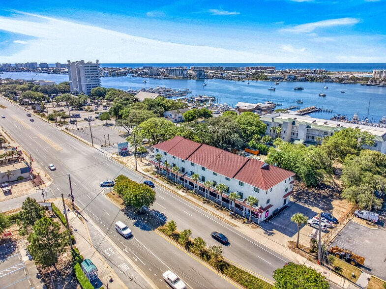 220-236 Harbor Blvd, Destin, FL à vendre - Photo du bâtiment - Image 3 de 36