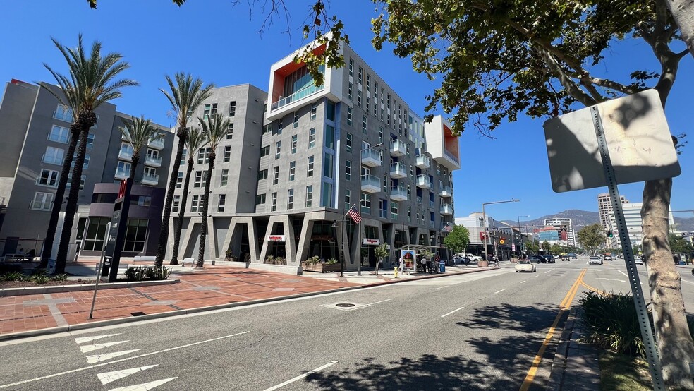 108-120 W Wilson Ave, Glendale, CA for lease - Primary Photo - Image 1 of 1