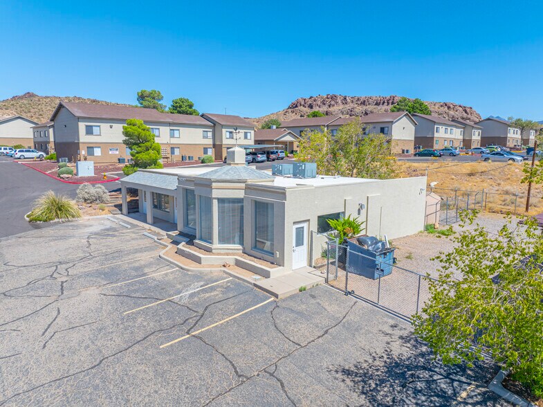 1200 E Andy Devine Ave, Kingman, AZ for sale - Primary Photo - Image 3 of 47