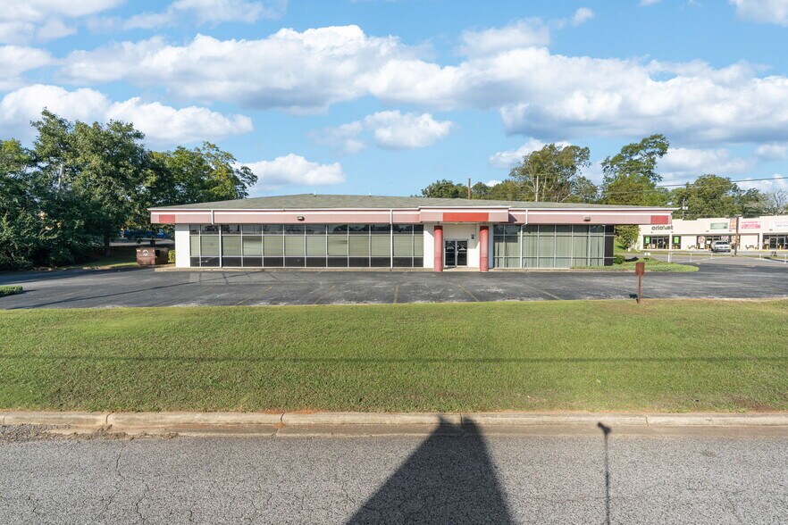 1007 9th Ave N, Bessemer, AL à vendre - Photo du bâtiment - Image 2 de 6