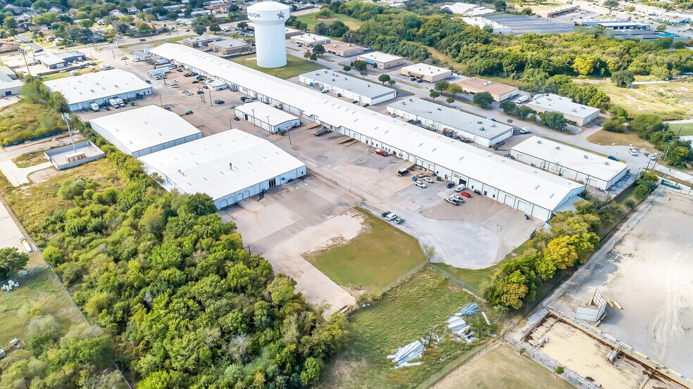 915 W Mayfield Rd, Arlington, TX à louer - Photo du bâtiment - Image 2 de 5