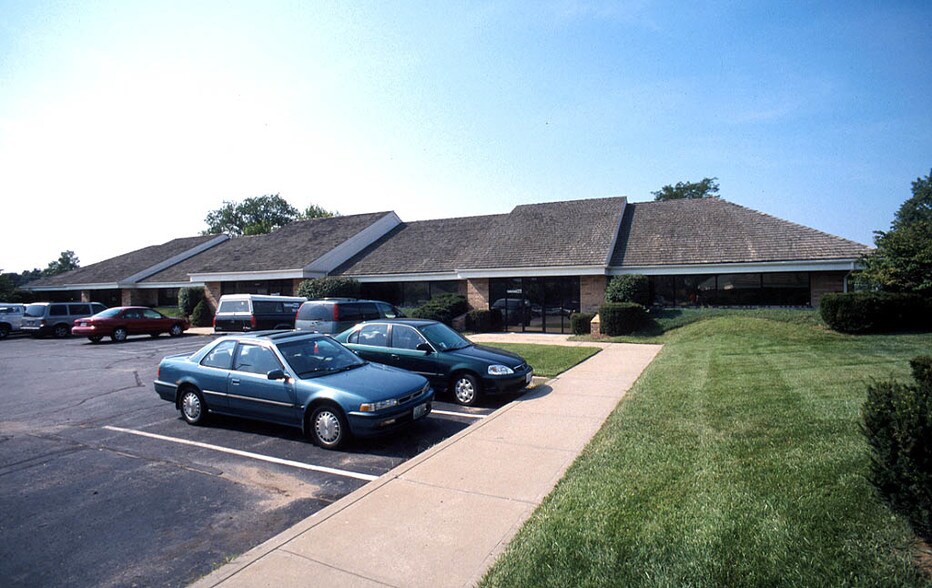 13600-13610 W 95th St, Lenexa, KS à louer - Photo du bâtiment - Image 2 de 3