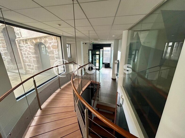 Retail in Palaiseau for lease - Interior Photo - Image 2 of 7