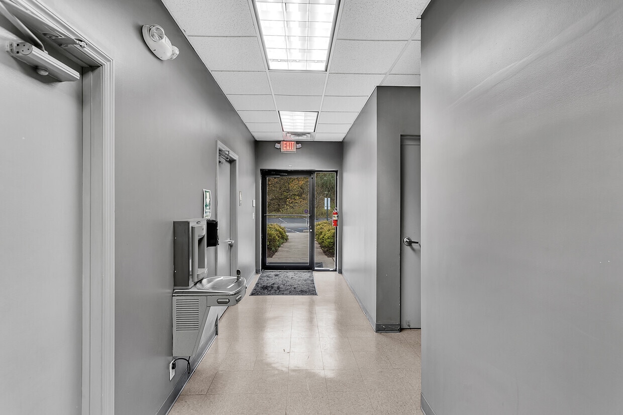 4491 School Rd S, Murrysville, PA for sale Interior Photo- Image 1 of 46