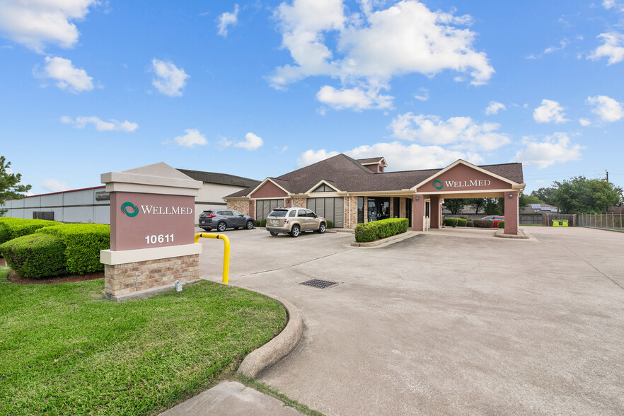 10611 W Fairmont Pky, La Porte, TX à louer - Photo principale - Image 1 de 25