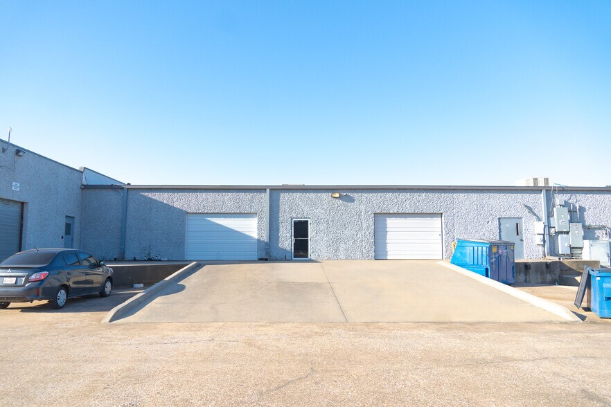 4343-4345 Sigma Rd, Dallas, TX à louer - Photo du bâtiment - Image 2 de 17