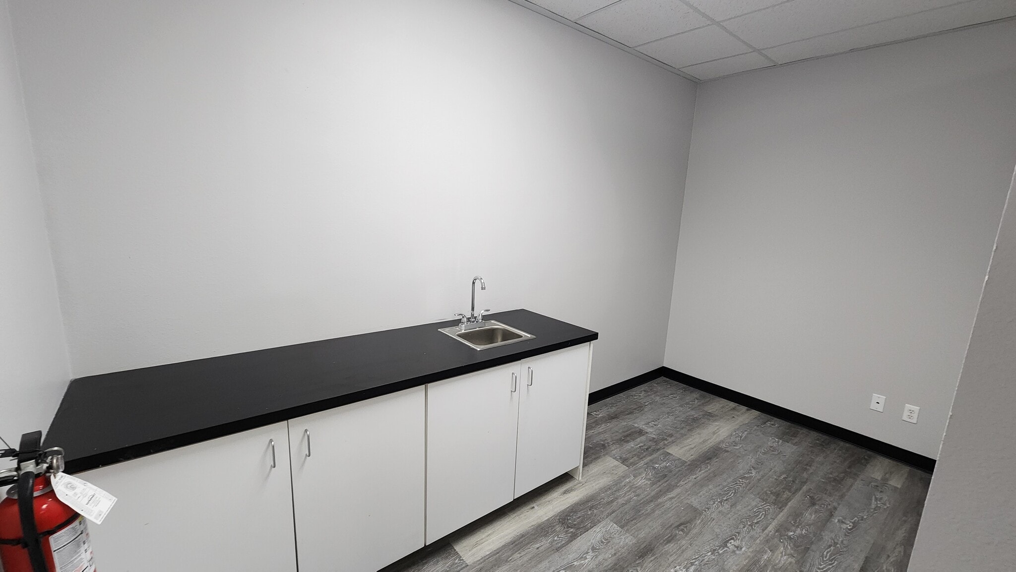 2501 N Green Valley Pky, Henderson, NV for lease Interior Photo- Image 1 of 5