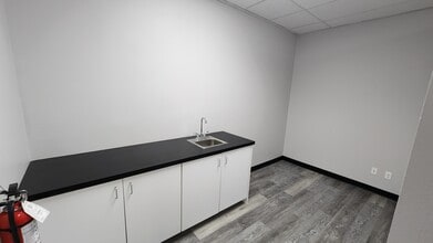 2501 N Green Valley Pky, Henderson, NV for lease Interior Photo- Image 1 of 5