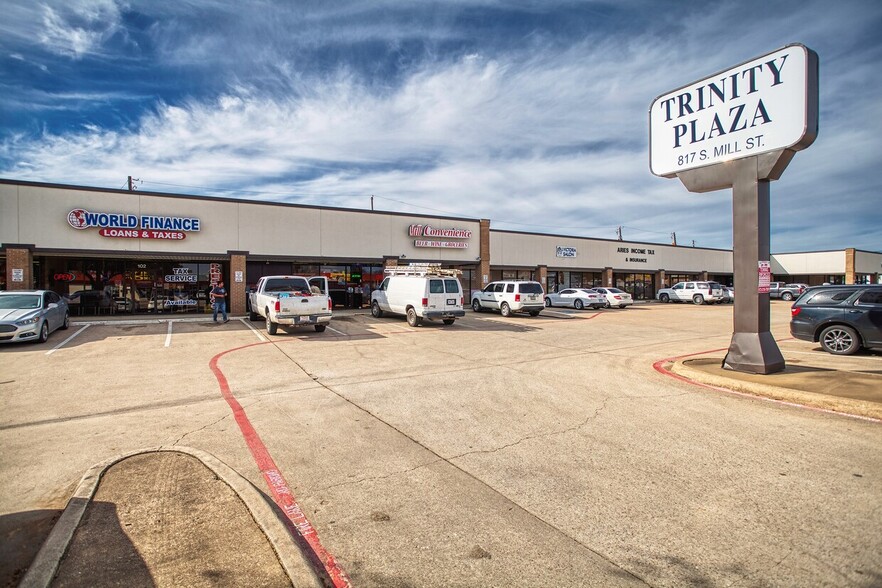 817 S Mill St, Lewisville, TX for lease - Building Photo - Image 1 of 7