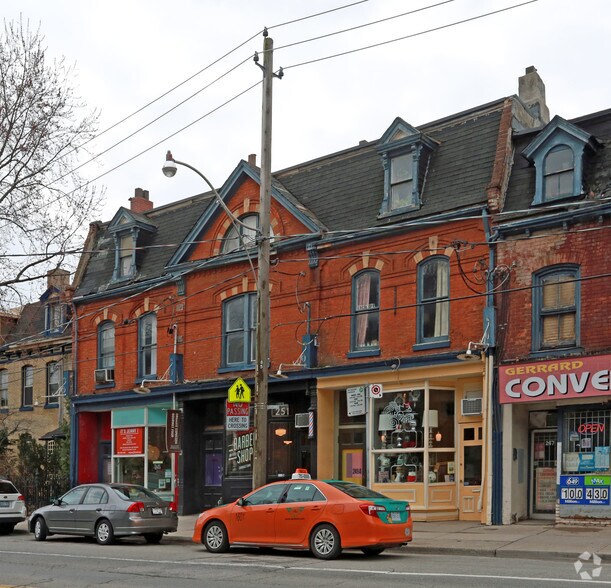 249-253 Gerrard St E, Toronto, ON à louer - Photo du bâtiment - Image 3 de 7